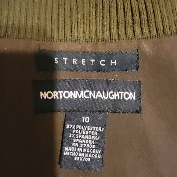 3 PC skirt suit. Size 8 and 10 - Picture 10 of 10